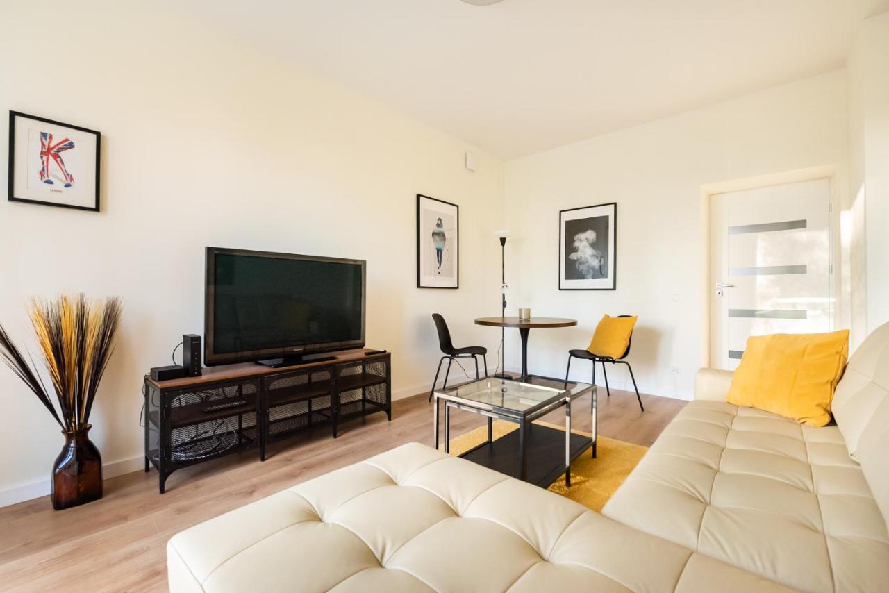 Ochota Sunny Apartment Warsaw Exterior photo